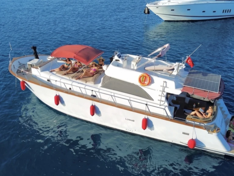 Louer Bateau à moteur avec ou sans skipper Azimut à Bodrum