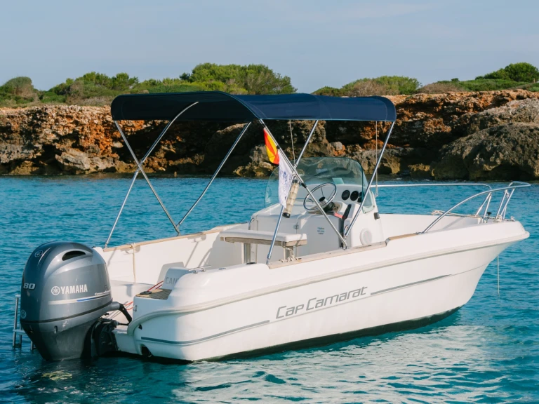 Bateau à moteur à louer à Cala en Bosch au meilleur prix