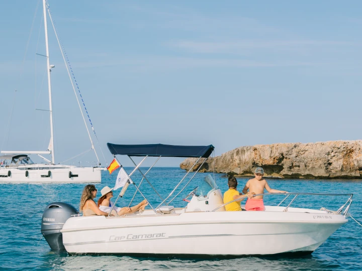 Location Bateau à moteur Jeanneau avec permis