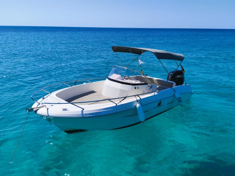 Location à Cala en Bosch - Pacific Craft Pacific Craft 670 Open sur SamBoat