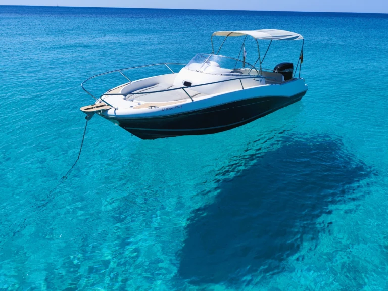Louer Bateau à moteur avec ou sans skipper Jeanneau à Cala en Bosch