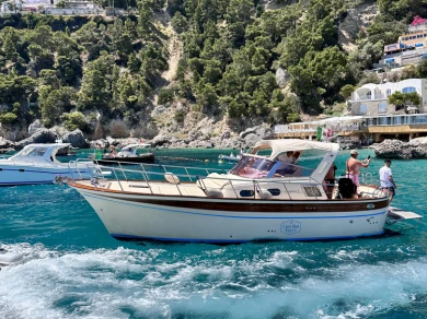 Motorboat hire in Capri - Fratelli Aprea Sorrento 32 Semi Cabinato
