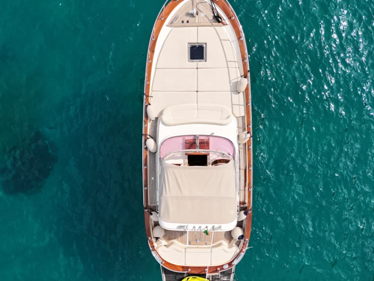 Location bateau Capri pas cher Sorrento 32 Semi Cabinato
