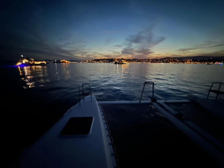 Location Catamaran à Cannes - Lagoon Lagoon 40 Motor Yacht
