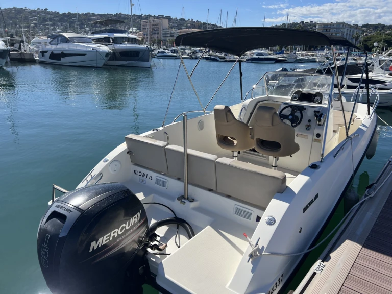Location bateau Cannes pas cher Activ 675 Open Sport