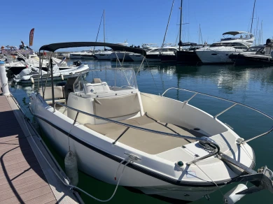 Louez un Quicksilver Activ 675 Open Sport à Cannes