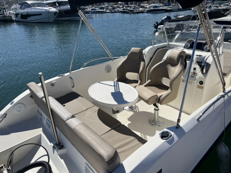 Louer Bateau à moteur avec ou sans skipper Quicksilver à Cannes