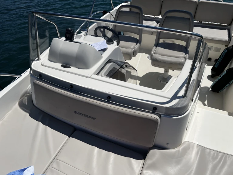 Bateau à moteur à louer à Saint-Malo au meilleur prix