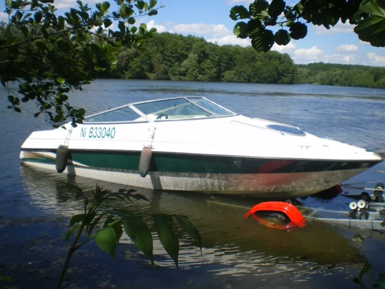 Louer Bateau à moteur avec ou sans skipper Seaswirl à Metz