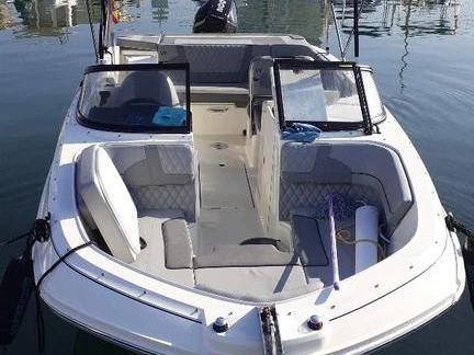 Louez un Bayliner VR6 OB à Club Náutico can Pastilla
