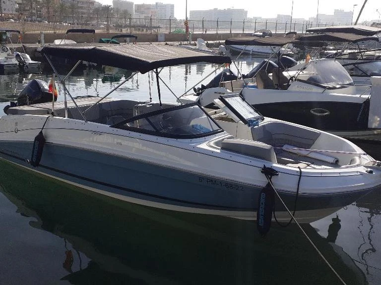 Location bateau Bayliner VR6 OB à Club Náutico can Pastilla sur Samboat
