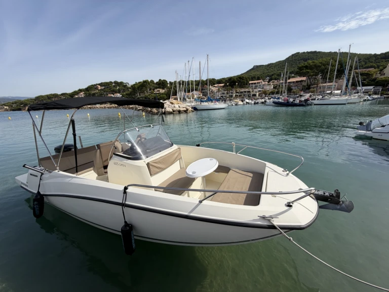 Location à La Madrague - Quicksilver Activ 605 Open sur SamBoat