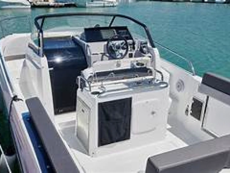 Location bateau Saint-Raphaël pas cher Cap Camarat 9.0 WA