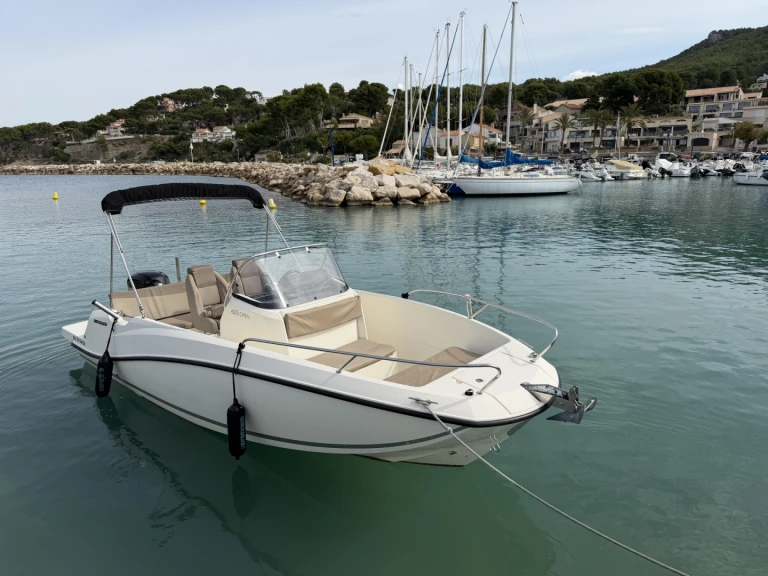 Louer Bateau à moteur avec ou sans skipper Quicksilver à La Madrague