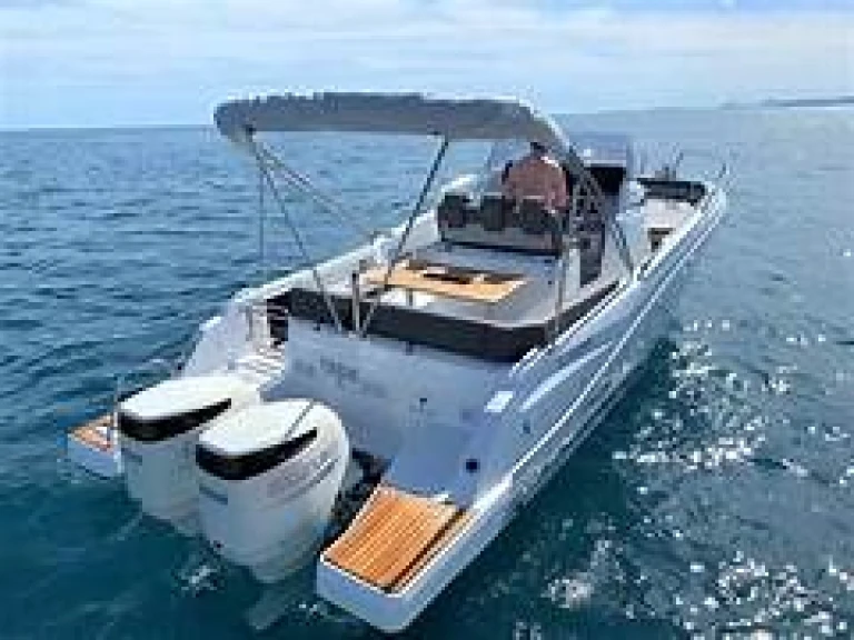 Bateau à moteur à louer à Saint-Raphaël au meilleur prix