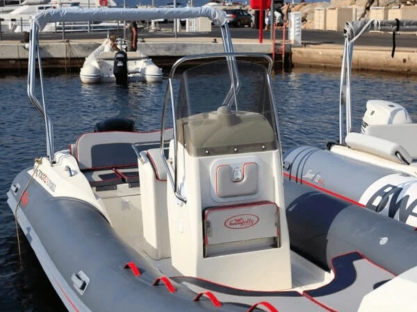 Louer Semi-rigide avec ou sans skipper Nuova Jolly à Hyères