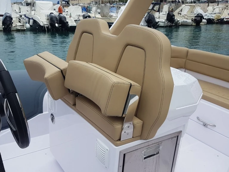Louez un Italboats STHINGER 28 GT à Hyères