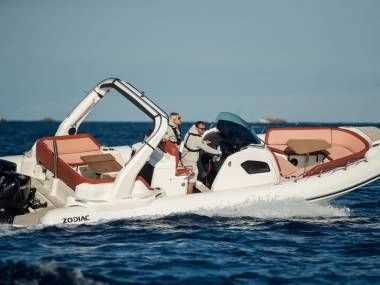 Location bateau ZODIAC MILPRO MEDLINE 9 NEO à Hyères sur Samboat