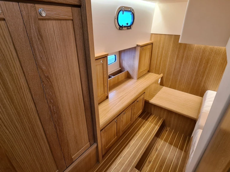 Location Bateau à moteur à Hyères - sasga MENORQUIN 34 HT 34