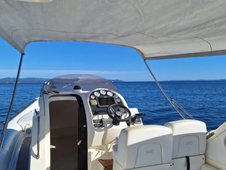 Location bateau Hyères pas cher BWA 34