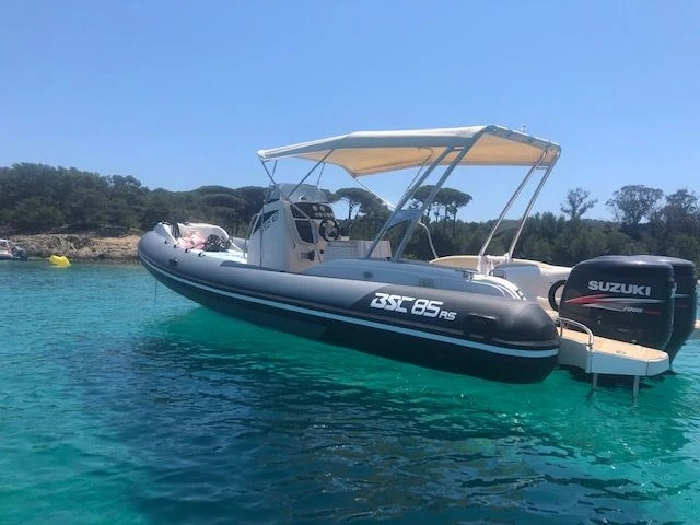 Semi-rigide à louer à Hyères au meilleur prix