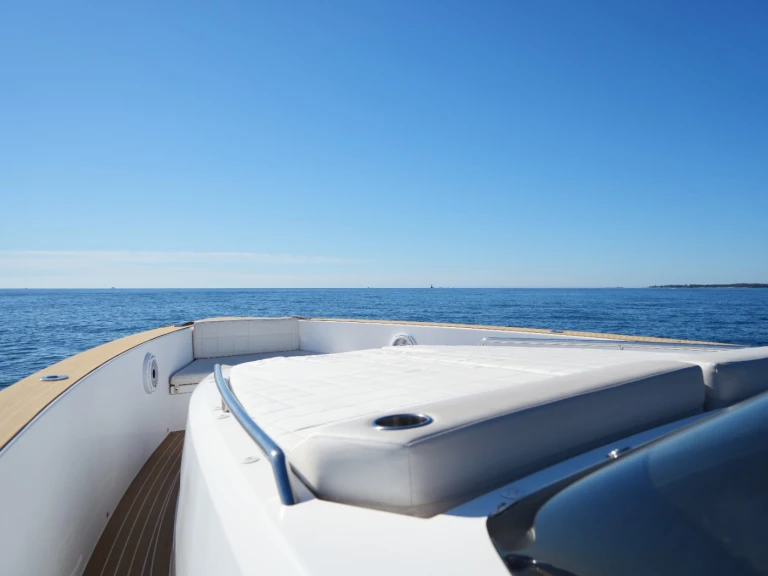 Louer Bateau à moteur avec ou sans skipper Pardo Yachts à Golfe-Juan