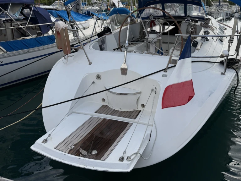 Location bateau Bénéteau First 42 S7 à Le Marin sur Samboat