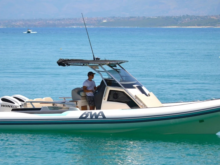 Location bateau Bwa PREMIUM 30 à Cogolin sur Samboat