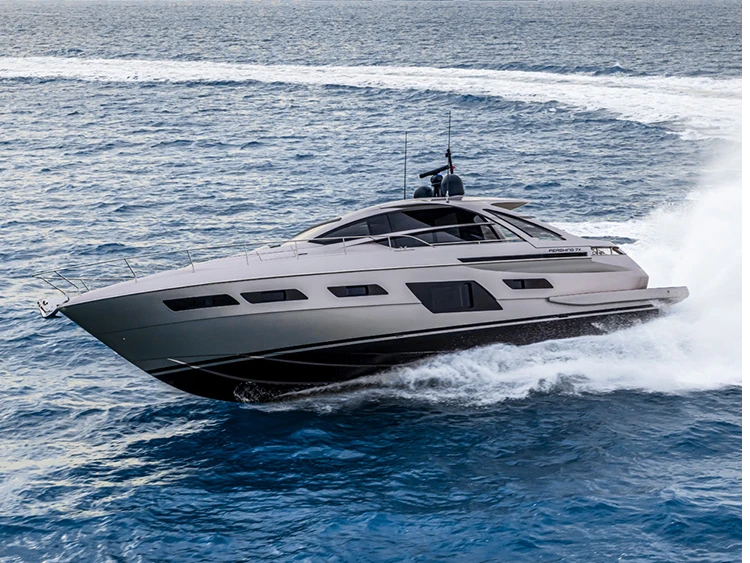 Louer Yacht avec ou sans skipper Pershing à Naples