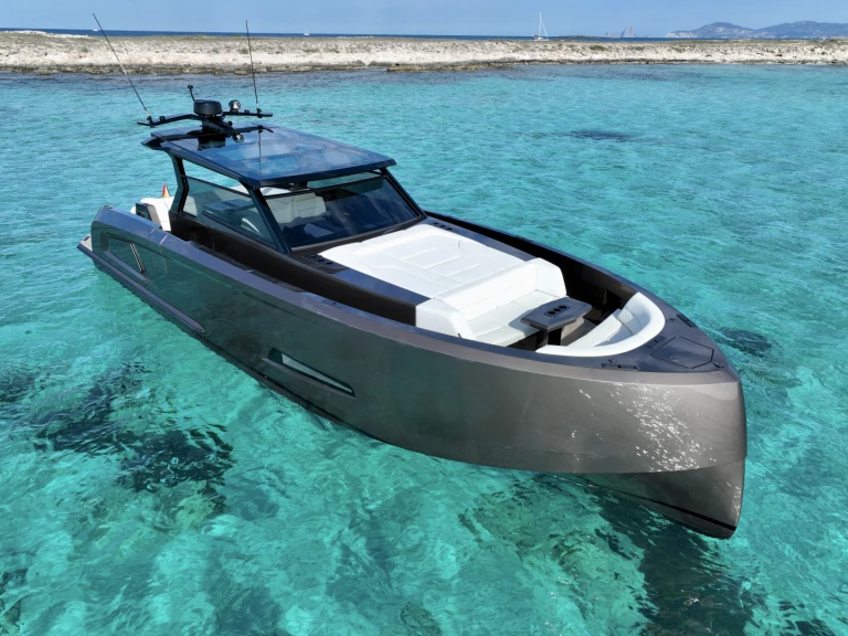 Louer Bateau à moteur avec ou sans skipper Vanquish à Ibiza (Ville)