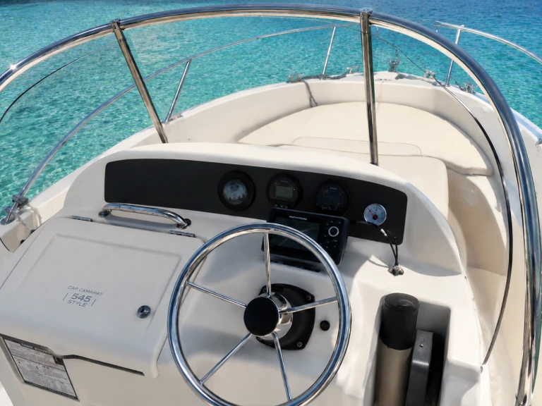 Location bateau Sainte-Maxime pas cher Cap Camarat 545 CC
