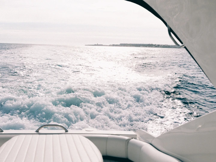 Louez un Fairline Phantom 40 à Lisbonne