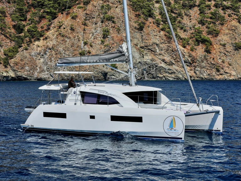 Location bateau Tivat pas cher Leopard 40