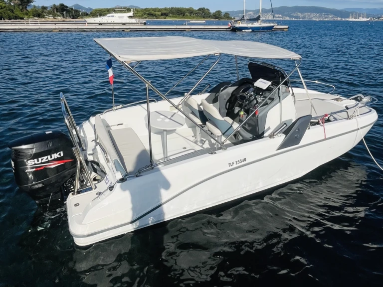 Bénéteau Flyer 6.6 SPACEdeck a louer à Antibes