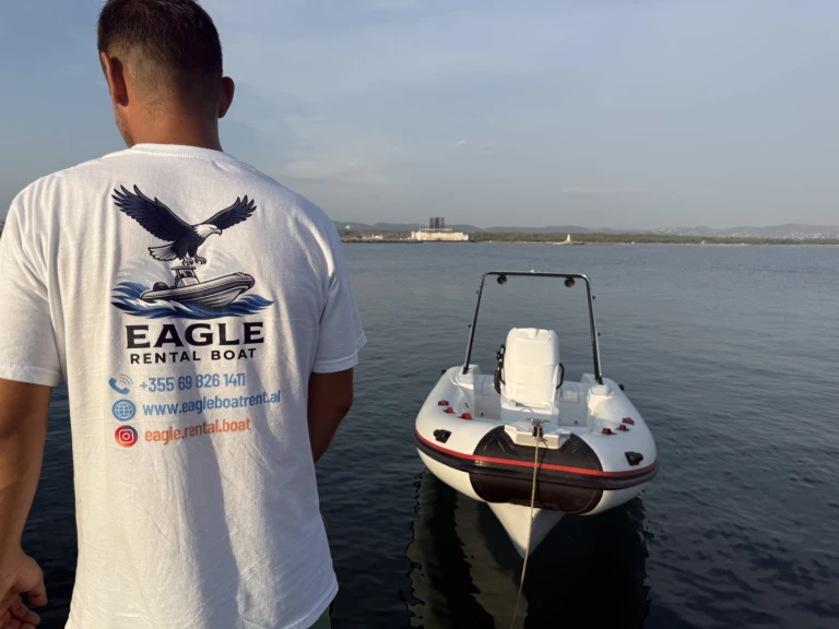 Location Semi-rigide Eagle avec permis