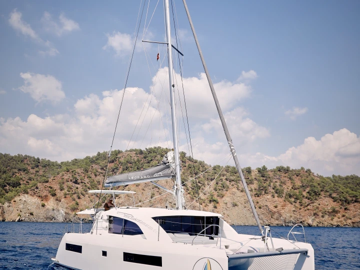 Location bateau Tivat pas cher Leopard 40