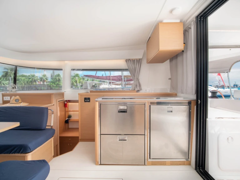 Louer Catamaran avec ou sans skipper Excess à Papeete