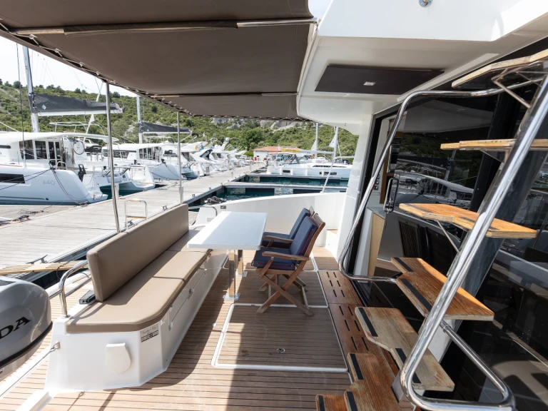 Location Bateau à moteur Fountaine Pajot avec permis