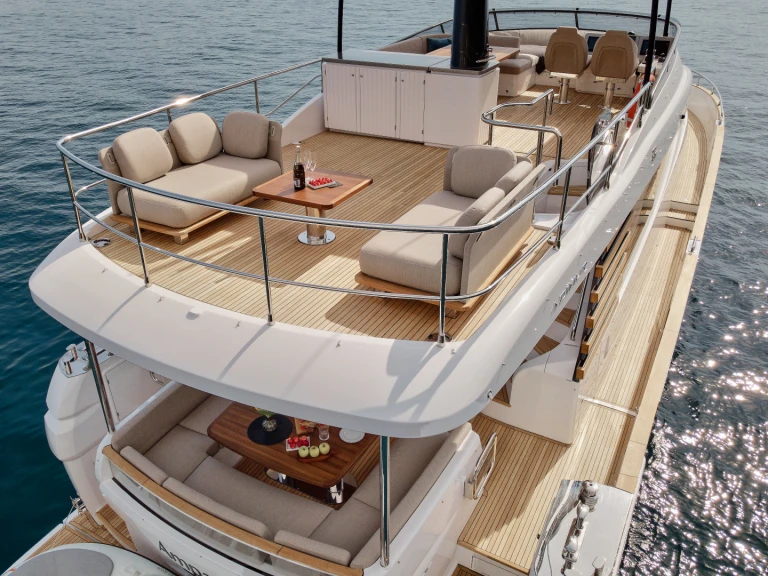 Location bateau Podstrana pas cher Azimut Magellano 66