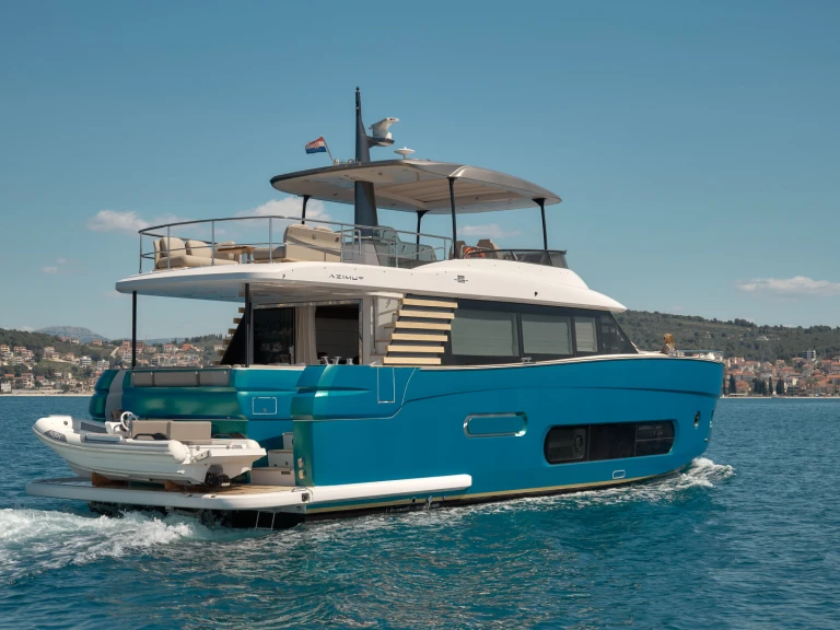 Location bateau Azimut Azimut Magellano 66 à Podstrana sur Samboat