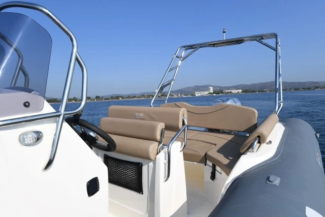Louer Semi-rigide avec ou sans skipper Bwa à La Trinité-sur-Mer