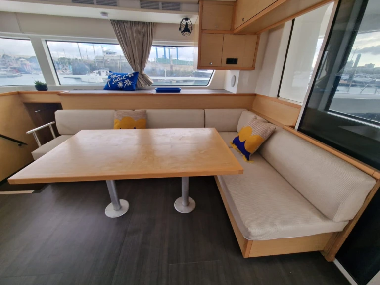 Location bateau Le Marin pas cher Lagoon 52 S