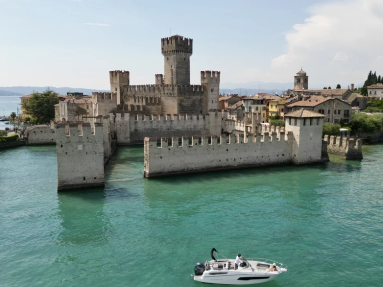 Location Bateau à moteur Karnic avec permis