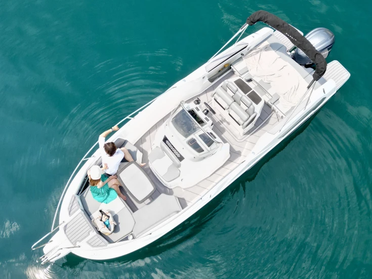 Louer Bateau à moteur avec ou sans skipper Karnic à Sirmione