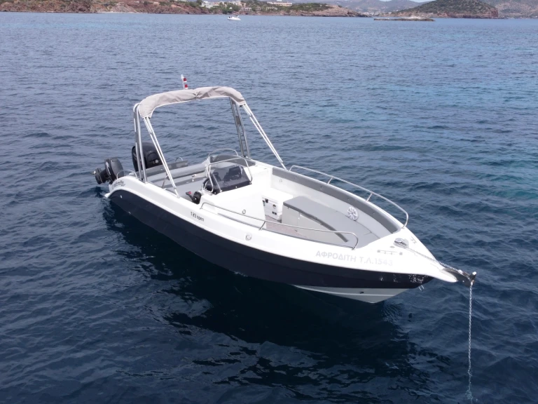 Bateau à moteur à louer à Lagonisí au meilleur prix