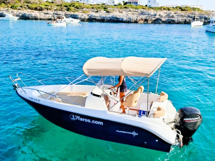 Bateau à moteur à louer à Ciutadella de Menorca au meilleur prix