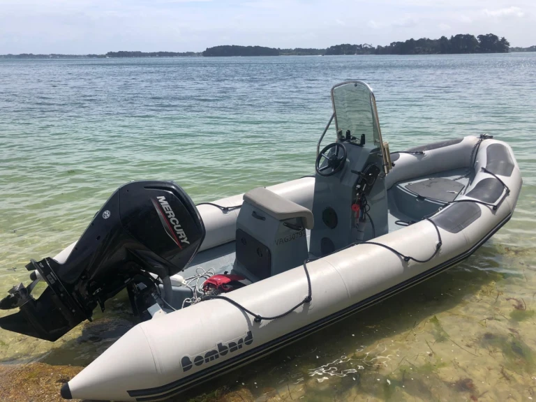 Location bateau Larmor-Baden pas cher Explorer 550