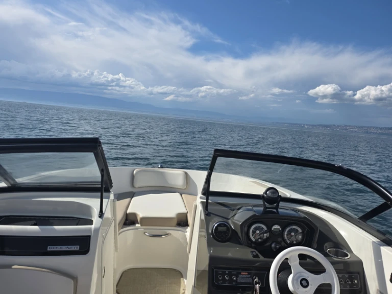 Location Bateau à moteur à Lugrin - Bayliner VR5