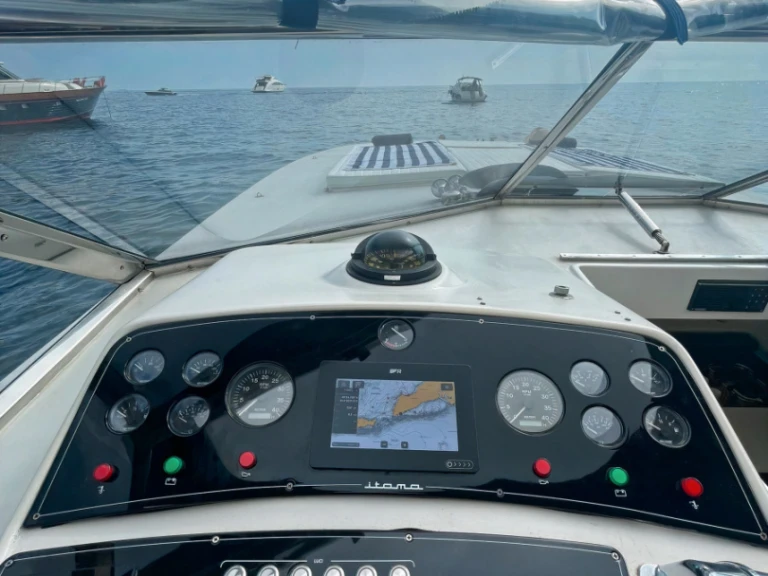 Louez un Itama Itama 38 Open à Ischia