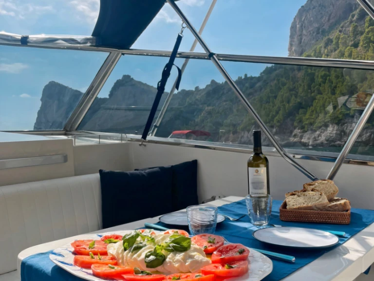 Location bateau Ischia pas cher Itama 38 Open